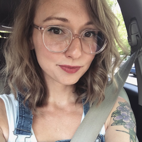 Meet your Posher, Carla - Picture 2 of 3